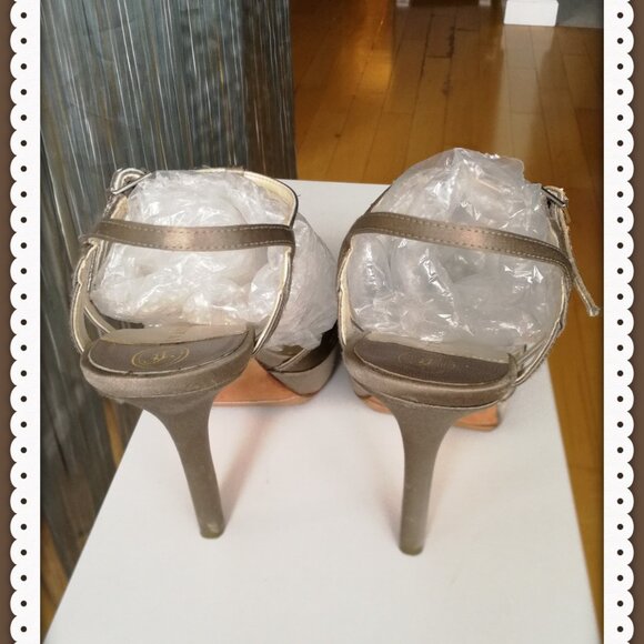 IVANKA TRUMP ALLUVIA Champagne Satin Designer Jeweled EVENING Sandals 7M - Picture 7 of 12